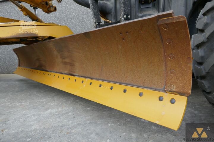 Grader Caterpillar 140M2