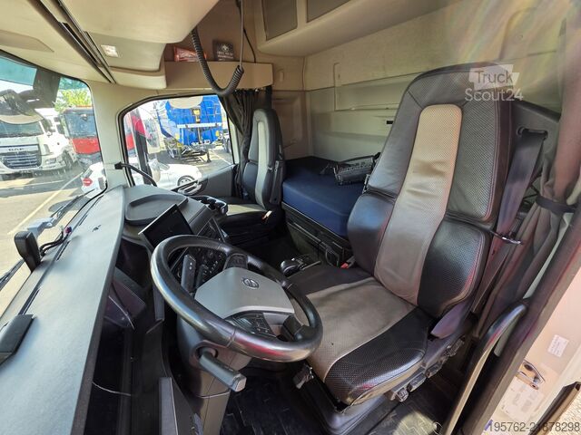 štandardný ťahač VOLVO FH 500 8x4 Lenk/Lift Axe HIAB 211 E-6 HI