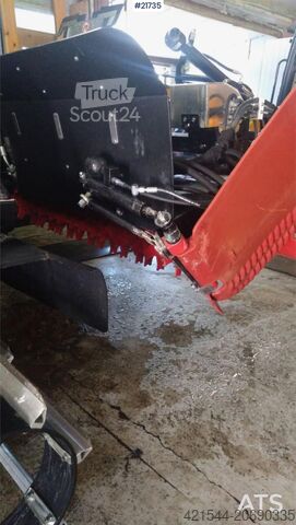 Snowplough Prinoth Huskey snow groomer