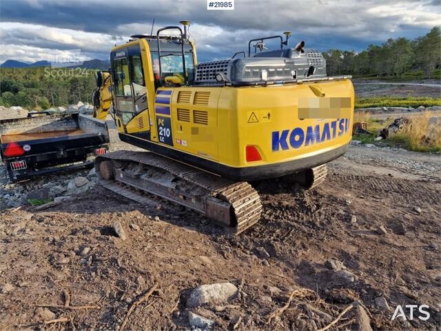 Crawler excavator Komatsu PC210LC crawler excavator with 2 buckets and tiltr