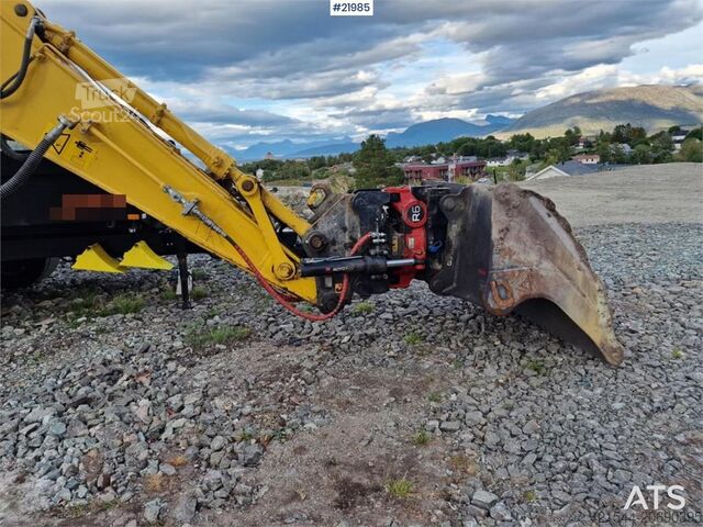 Crawler excavator Komatsu PC210LC crawler excavator with 2 buckets and tiltr