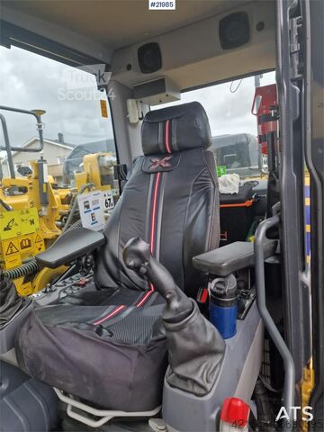 Crawler excavator Komatsu PC210LC crawler excavator with 2 buckets and tiltr