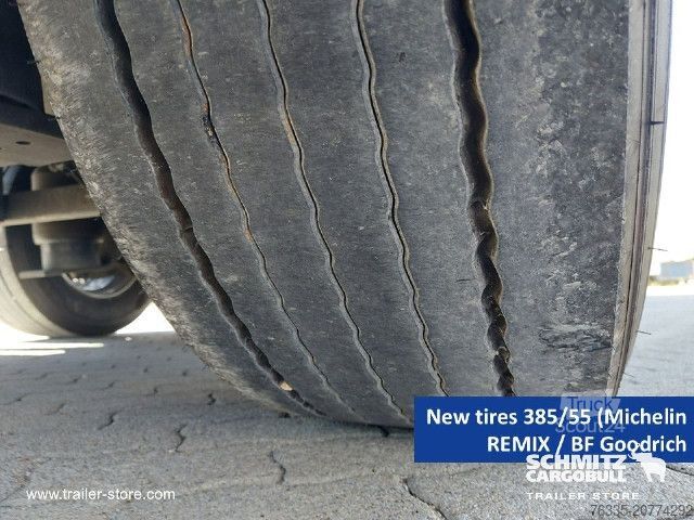 Semirimorchio con telone Schmitz Cargobull Curtainsider Mega