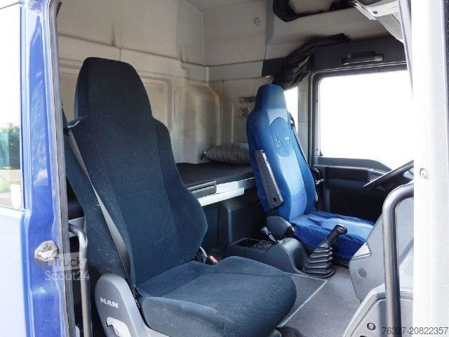 Autocarro con cassone MAN TGM 18.340 4X2 LL Koffer mit Heizung