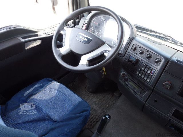 Autocarro con cassone MAN TGM 18.340 4X2 LL Koffer mit Heizung
