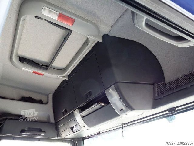 Autocarro con cassone MAN TGM 18.340 4X2 LL Koffer mit Heizung