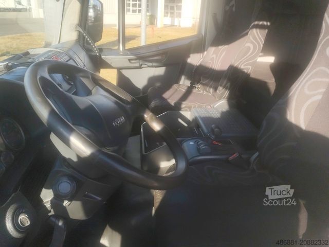 Camión caja IVECO EUROCARGO 75E18