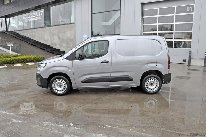 Ploščati dostavnik Fiat Doblò F5331 L1 3,5T – 1.5 BLuehdIi Multijet 100...