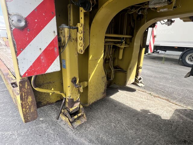 Semiremorcă cu platformă joasă LANGENDORF SATBUE 30/38 3 Achs Tiefbett- Satteltieflader