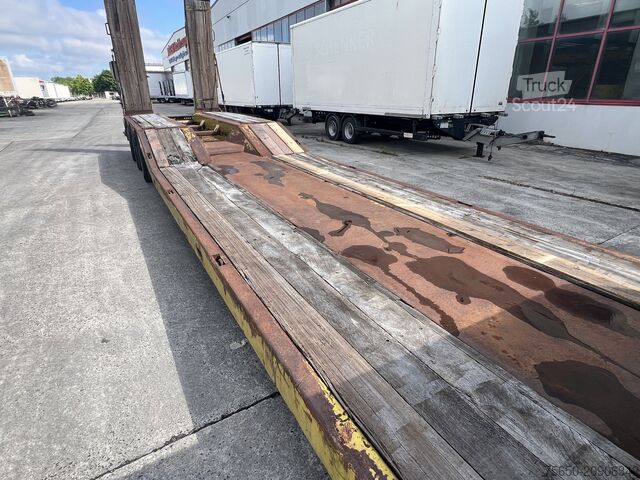 Semiremorcă cu platformă joasă LANGENDORF SATBUE 30/38 3 Achs Tiefbett- Satteltieflader