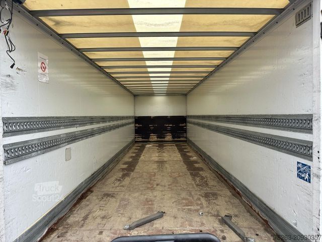 Transporter mit Koffer IVECO Koffer 8,80 m