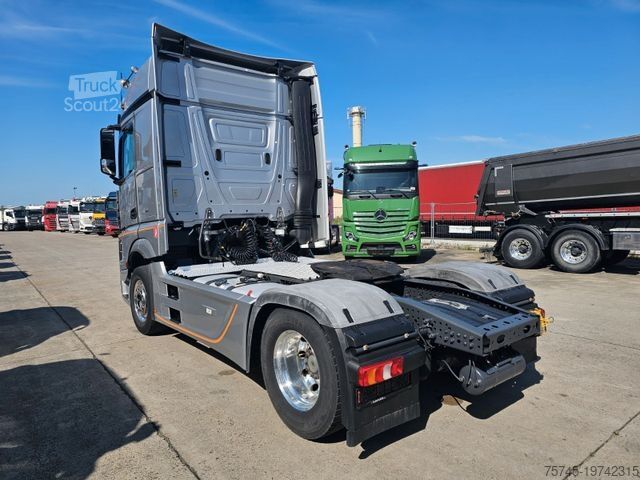 Camião de materiais perigosos MERCEDES-BENZ ACTROS 1846 * 2X NEBENANT. * ADR * ACC * 2X VORH
