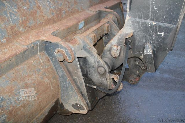 Teleskopický manipulátor SENNEBOGEN 305 - Kabine hochfahrbar - Nr.: 449