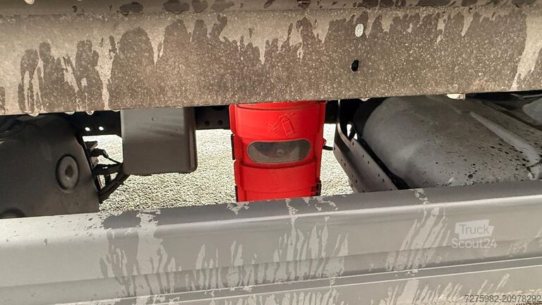 Kuorma-autoon asennettu työskentelyalusta Mercedes-Benz Atego 818