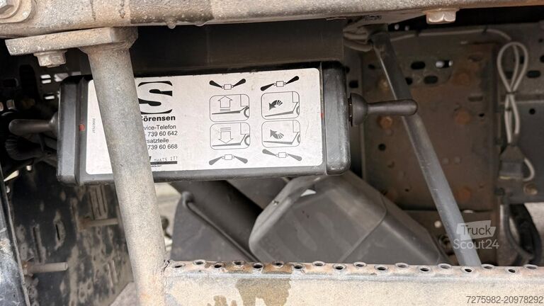 Kuorma-autoon asennettu työskentelyalusta Mercedes-Benz Atego 818