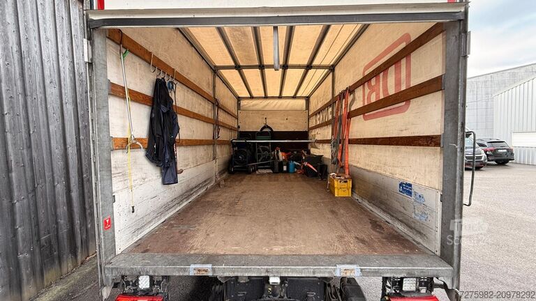 Kuorma-autoon asennettu työskentelyalusta Mercedes-Benz Atego 818