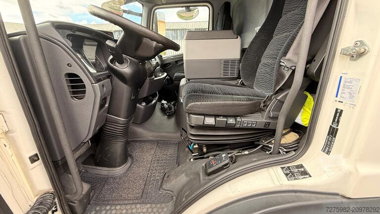 Kuorma-autoon asennettu työskentelyalusta Mercedes-Benz Atego 818