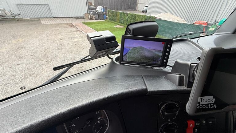 Kuorma-autoon asennettu työskentelyalusta Mercedes-Benz Atego 818