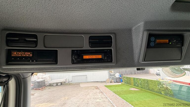 Kuorma-autoon asennettu työskentelyalusta Mercedes-Benz Atego 818