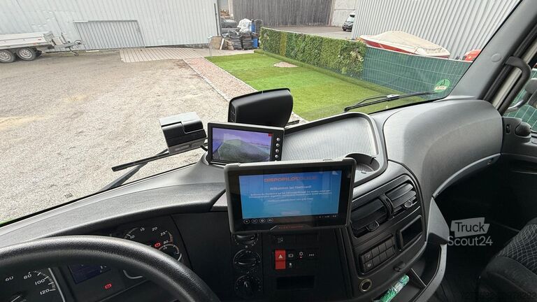 Kuorma-autoon asennettu työskentelyalusta Mercedes-Benz Atego 818