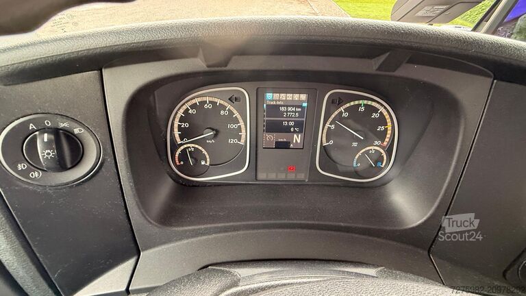 Kuorma-autoon asennettu työskentelyalusta Mercedes-Benz Atego 818