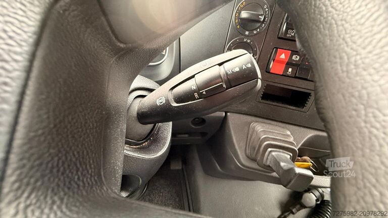 Kuorma-autoon asennettu työskentelyalusta Mercedes-Benz Atego 818