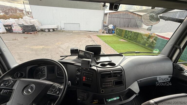 Kuorma-autoon asennettu työskentelyalusta Mercedes-Benz Atego 818