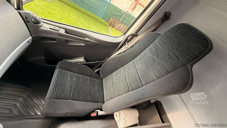 Kuorma-autoon asennettu työskentelyalusta Mercedes-Benz Atego 818