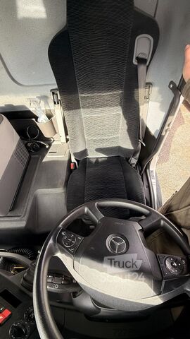 Kuorma-autoon asennettu työskentelyalusta Mercedes-Benz Atego 818