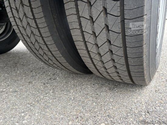 Polpriklopnik z nizko nakladalno ploščadjo KRONE SE CITY KüHLER, CARRIER 1550, 1-ACHSAUFLIEGER MIT HEBEBüHNE