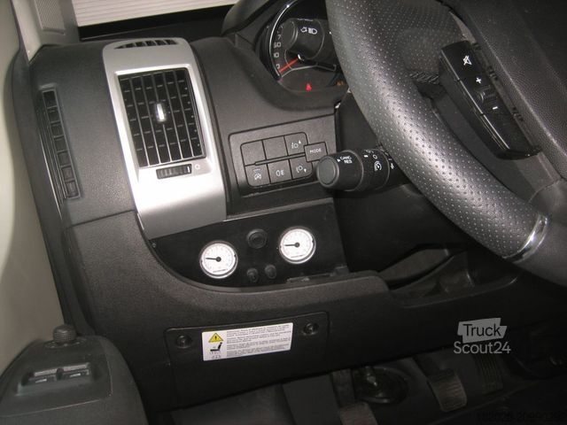 Daļēji integrēta kemperis BÜRSTNER Delfin T 680 G Winterpak., Lithium, Luftfed.