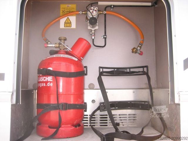 Daļēji integrēta kemperis BÜRSTNER Delfin T 680 G Winterpak., Lithium, Luftfed.