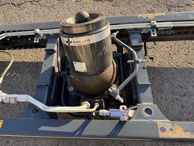 Kipper LKW  Meiller Trigenius D421 3 Seiten Kipper Unfall