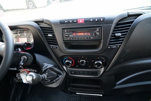 Fourgon benne basculante IVECO DAILY 35-130 / WYWROTKA TYLNOZSYPOWA / BLI?NIAK