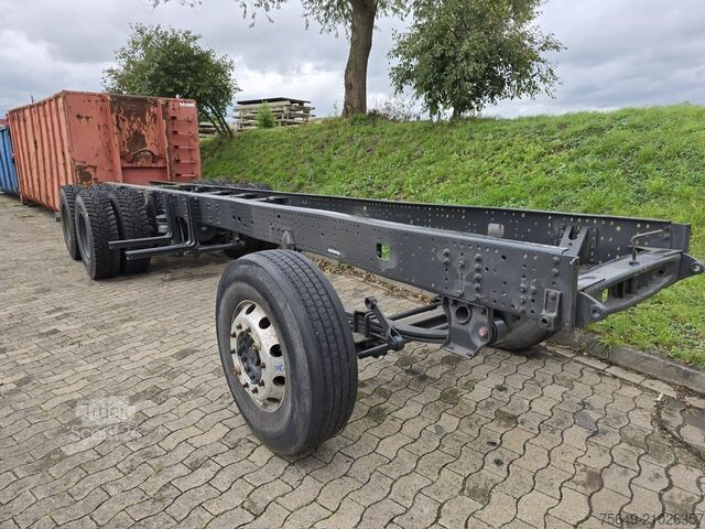 Lastebilchassis Iveco-Magirus Trakker AD260T45 6x4, BRANDSCHADEN FAHRERHAUS! Trakker AD260T45 6x4, BRANDSCHADEN FAHRERHAUS!