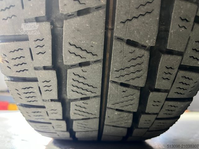 Minibus VOLKSWAGEN CRAFTER 2.0TDI 8 SITZER TEMP. KLIMA AHK 1.HAND