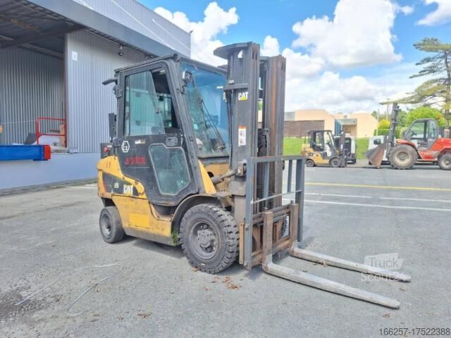 Front loader forklift Caterpillar DP25NT