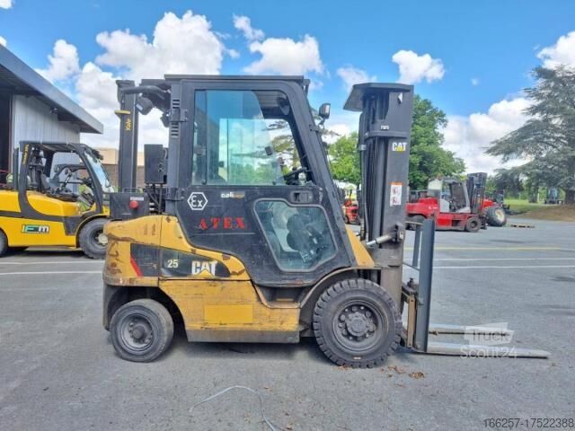 Front loader forklift Caterpillar DP25NT