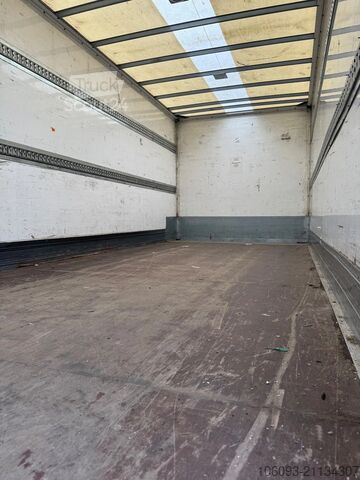 βαλίτσα Volvo FL 210 Bakwagen