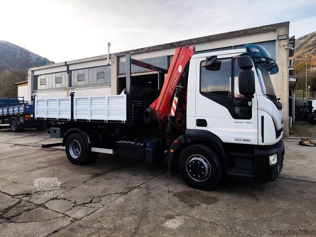 Macara montată pe camion Iveco EuroCargo 140-250