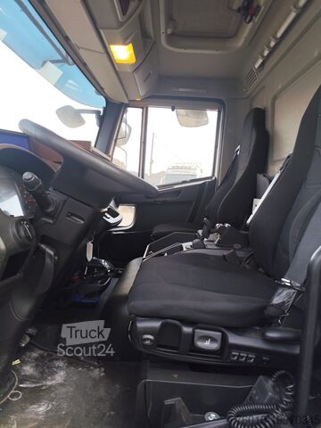 Macara montată pe camion Iveco EuroCargo 140-250