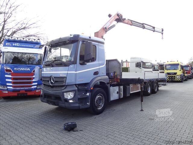 LKW mit Pritsche (offen) Mercedes-Benz Actros 2533 6X2 HMF 1820 Langmaterial