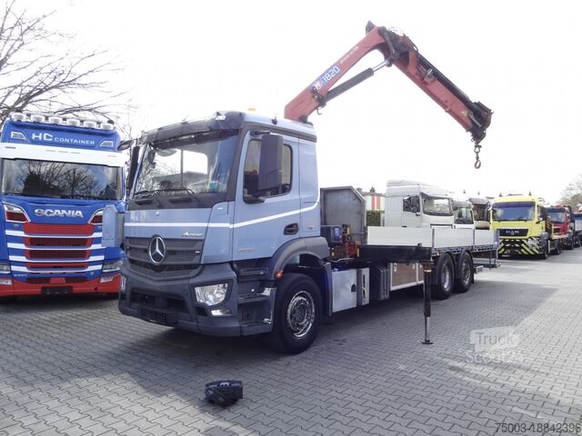 LKW mit Pritsche (offen) Mercedes-Benz Actros 2533 6X2 HMF 1820 Langmaterial