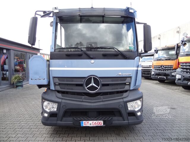 LKW mit Pritsche (offen) Mercedes-Benz Actros 2533 6X2 HMF 1820 Langmaterial