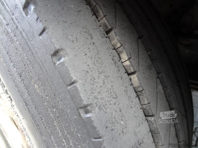 LKW mit Pritsche (offen) Mercedes-Benz Actros 2533 6X2 HMF 1820 Langmaterial