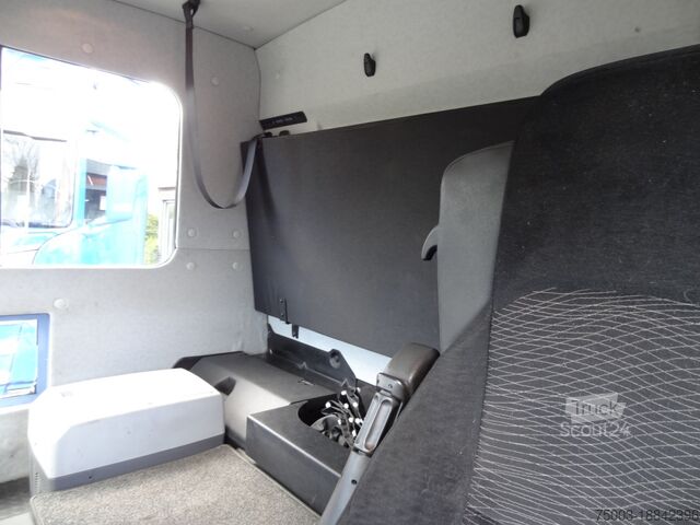 LKW mit Pritsche (offen) Mercedes-Benz Actros 2533 6X2 HMF 1820 Langmaterial