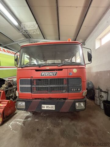 Three-sided tipper truck Fiat 691 n