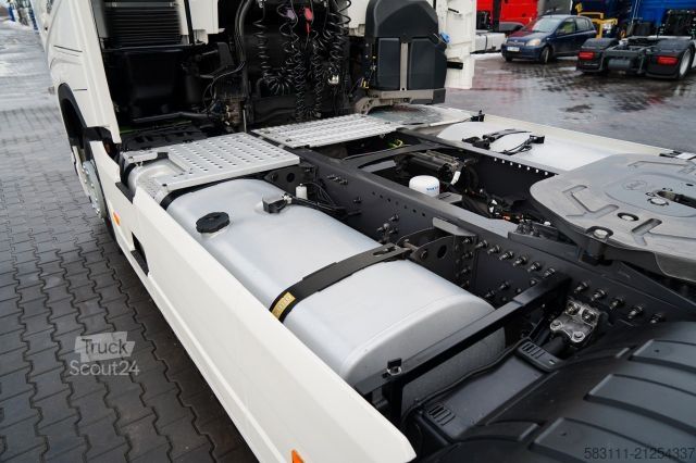 Standardowy ciągnik siodłowy VOLVO FH 460 / I-PARK COOL / I-SAVE /  TV / 