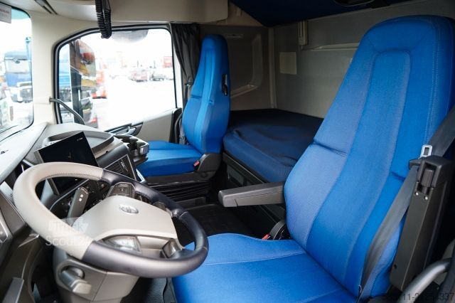 Standardowy ciągnik siodłowy VOLVO FH 460 / I-PARK COOL / I-SAVE /  TV / 