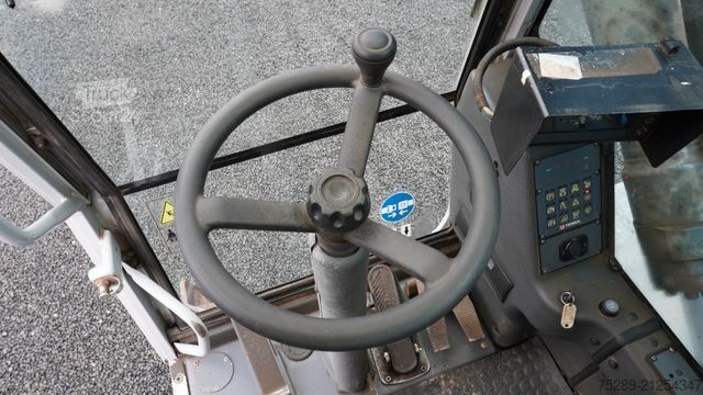 Gumikerekes kotrógép FUCHS MHL 340 Umschlagbagger Pratzen